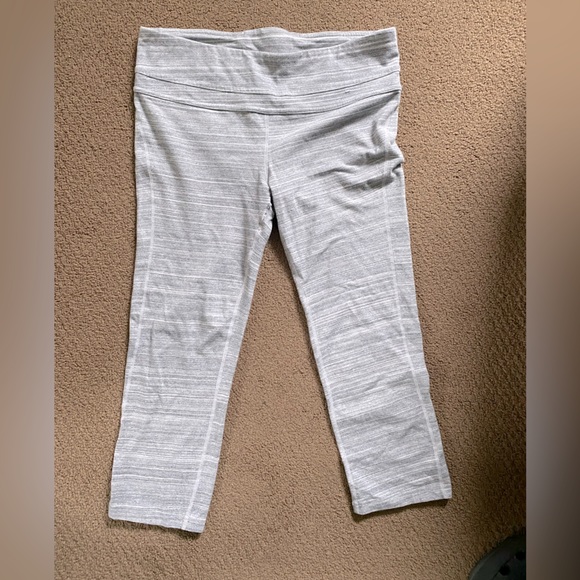 Gap Fit cropped grey yoga pants size M - Picture 2 of 5